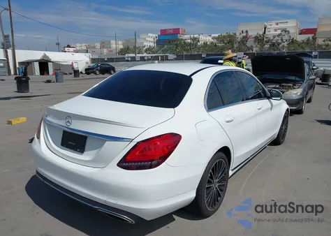 2019 Mercedes-Benz C 300 z USA, uszkodzony, nr VIN 55SWF8DB7KU293692